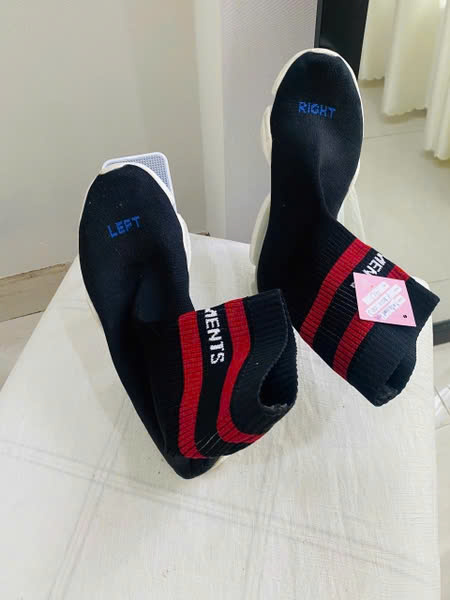 GIÀY THƯƠNG HIỆU VETEME4NTS & REEBOK SOCKS