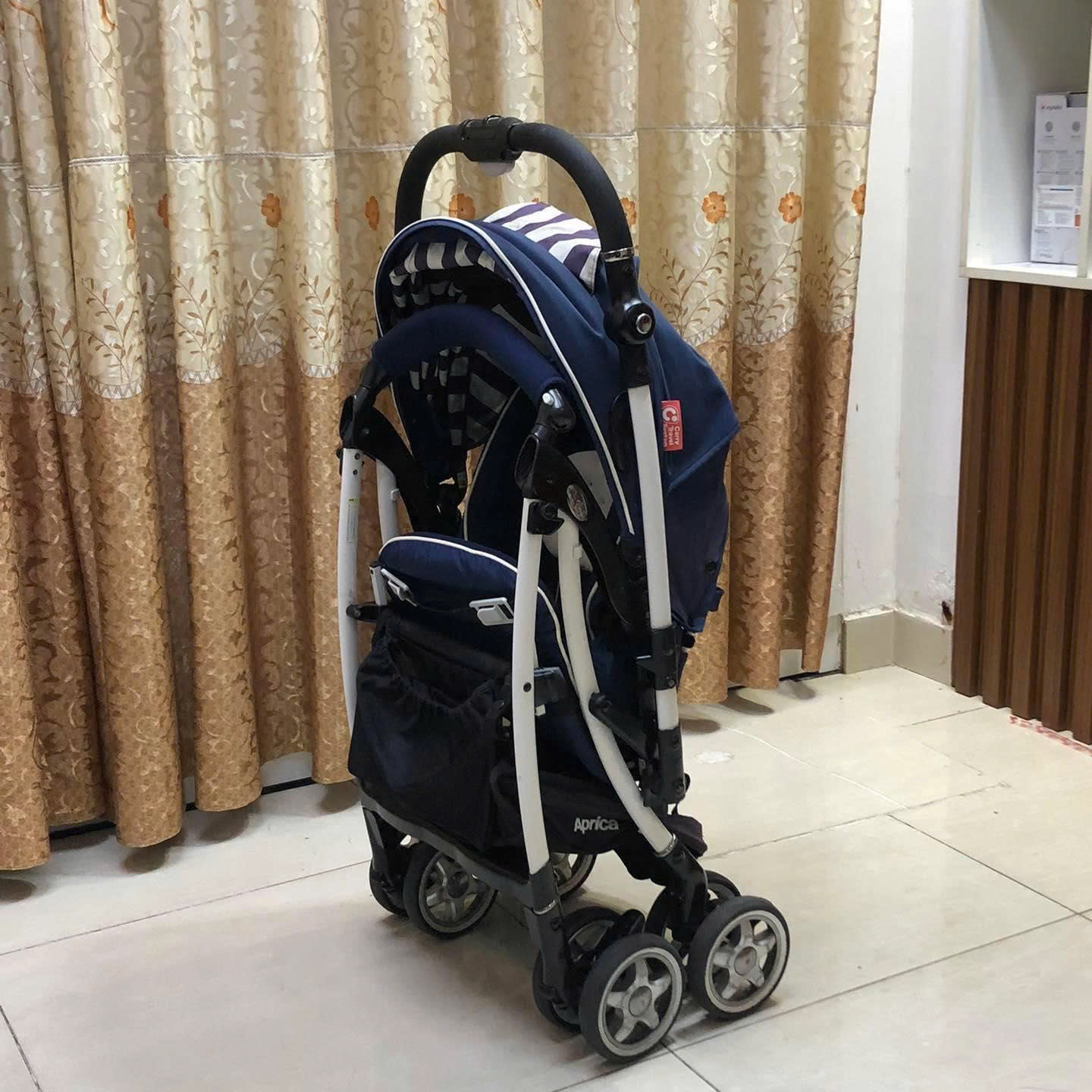 Xe đẩy Aprica Luxuna Bitte 4Cas xoay 360 độ