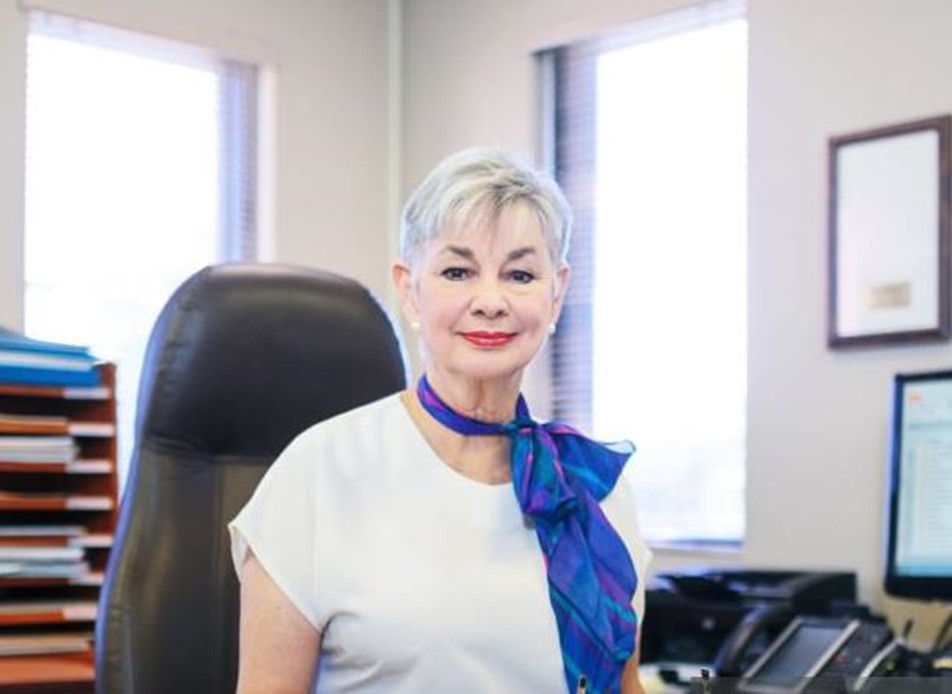 Laura sale manager