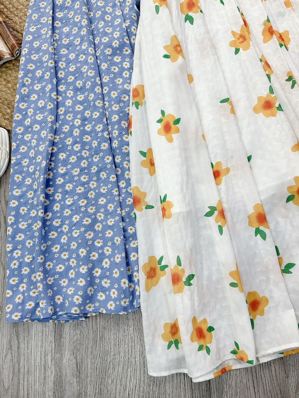 Váy Maxi Cổ V Viền Ren Dáng Dài Chất Cotton In Hoa Đi Dạo Phố MIMIX - FD8