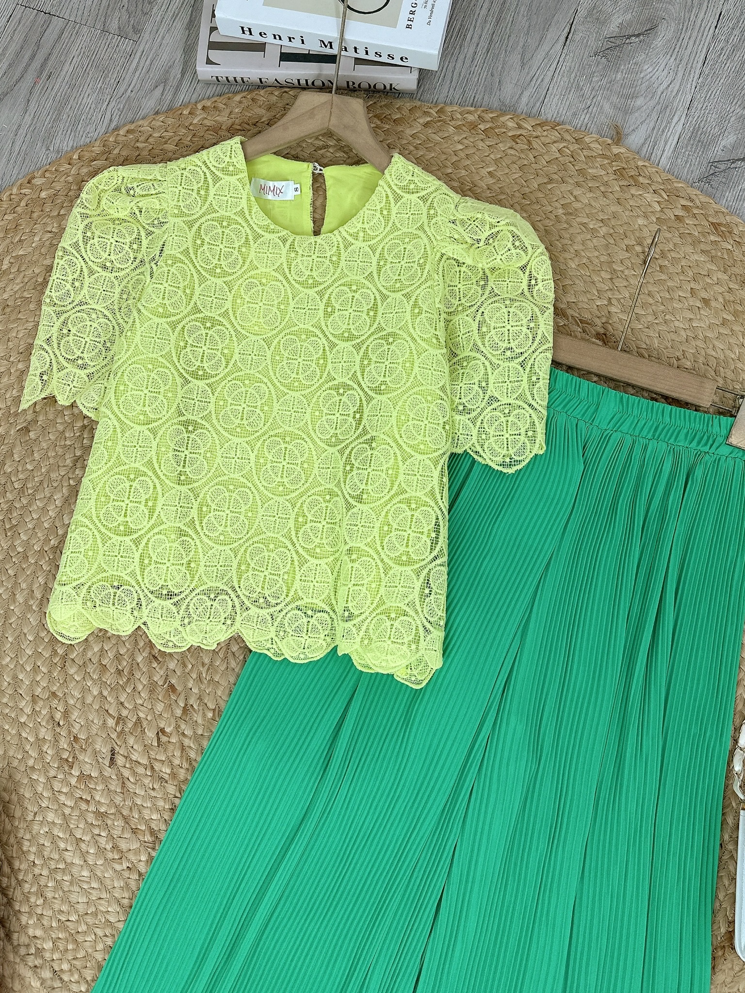 Áo Nữ Ren Phối Quần Dập Ly Dáng Suông Đi Biển Đi Du Lịch MIMIX - DD0