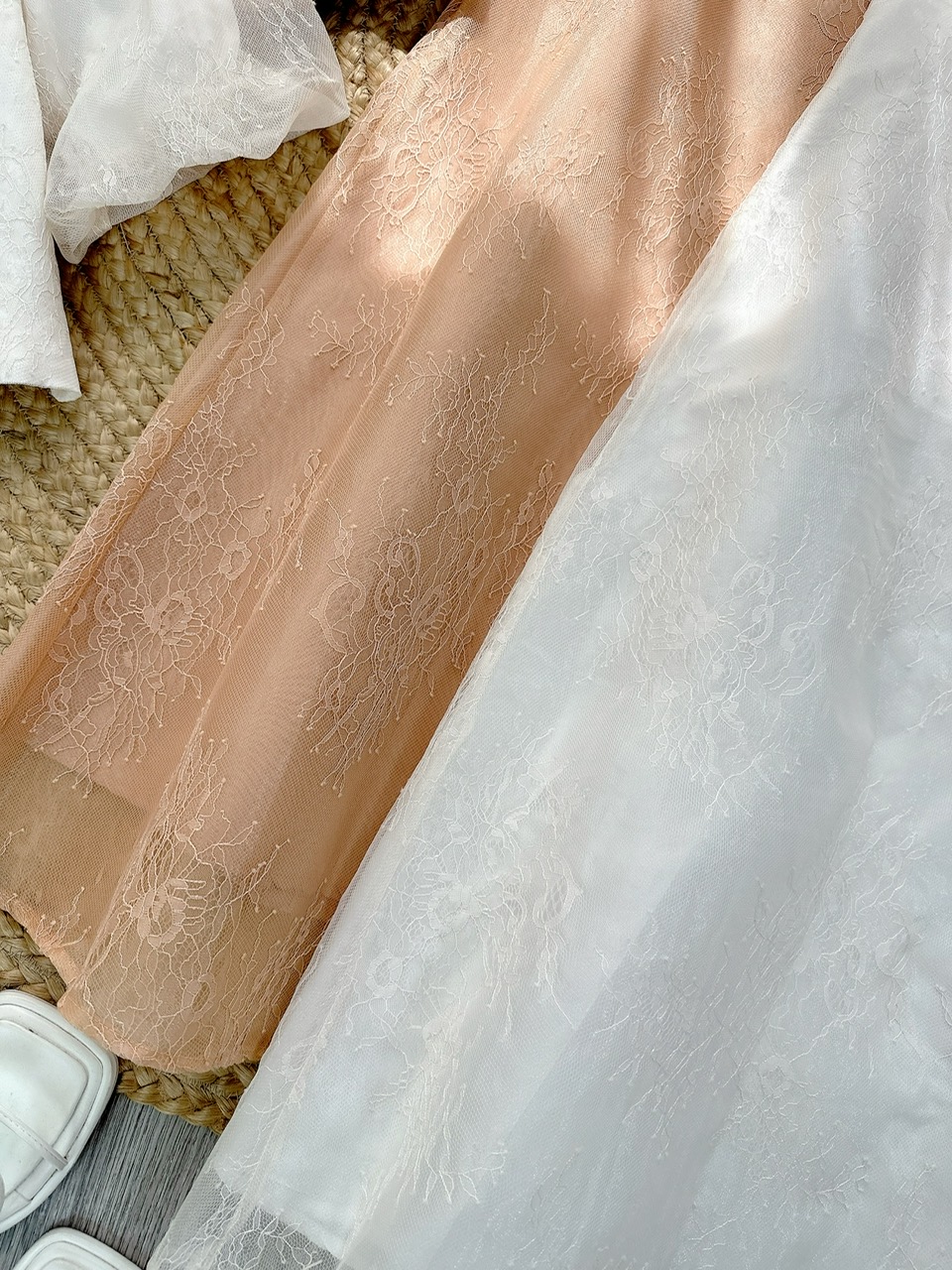 Set Váy Ren Áo Cổ Tròn Nút Hoa Mix Chân Váy Xòe Chất Ren Ép Tapfa Đi Tiệc Đi Làm MIMIX - FC2