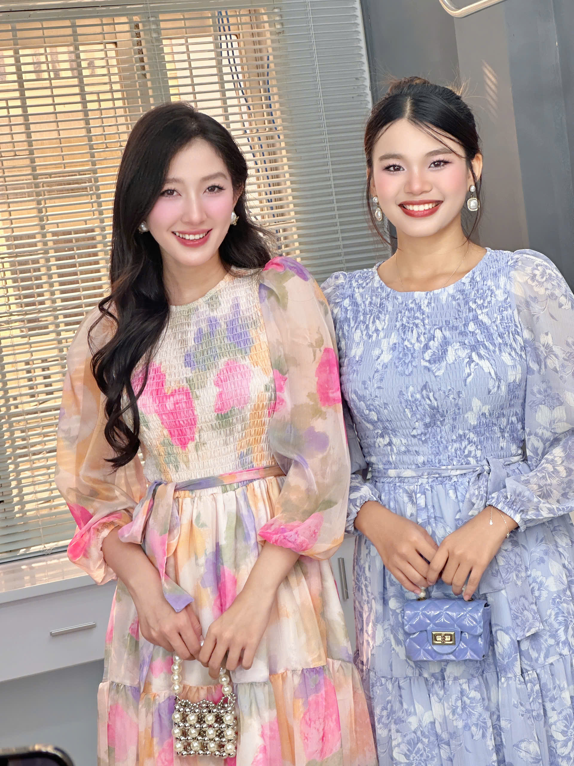 Đầm Maxi Cổ Tròn Tay Dài Họa Tiết Hoa Dáng Dài Chất Tơ IC, Tơ Pha Lê Đi Biển MIMIX - FI1