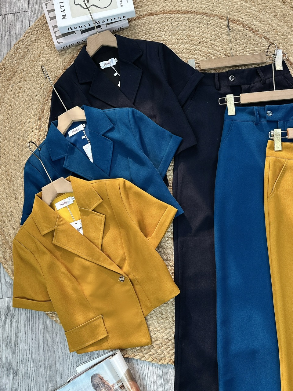 Set Bộ Nữ Áo Croptop Cổ Vest Tà Lệch Mix Quần Dáng Dài Chất Cát Hàn Công Sở MIMIX - FL3