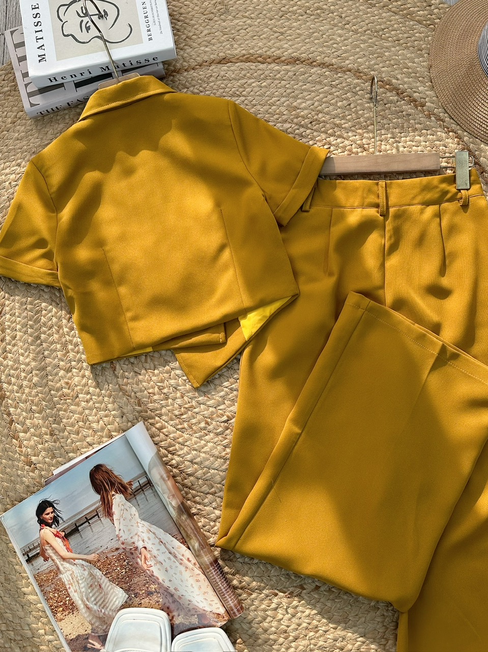 Set Bộ Nữ Áo Croptop Cổ Vest Tà Lệch Mix Quần Dáng Dài Chất Cát Hàn Công Sở MIMIX - FL3