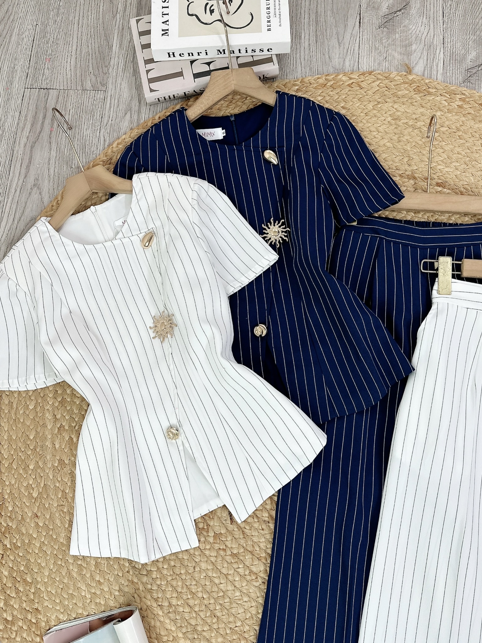 Set Bộ Vest Áo Cổ Tròn Phối Nút Kim Loại Cài Xéo Mix Quần Dài Chất Chéo Hàn Kẻ Sọc Công Sở MIMIX - FM2