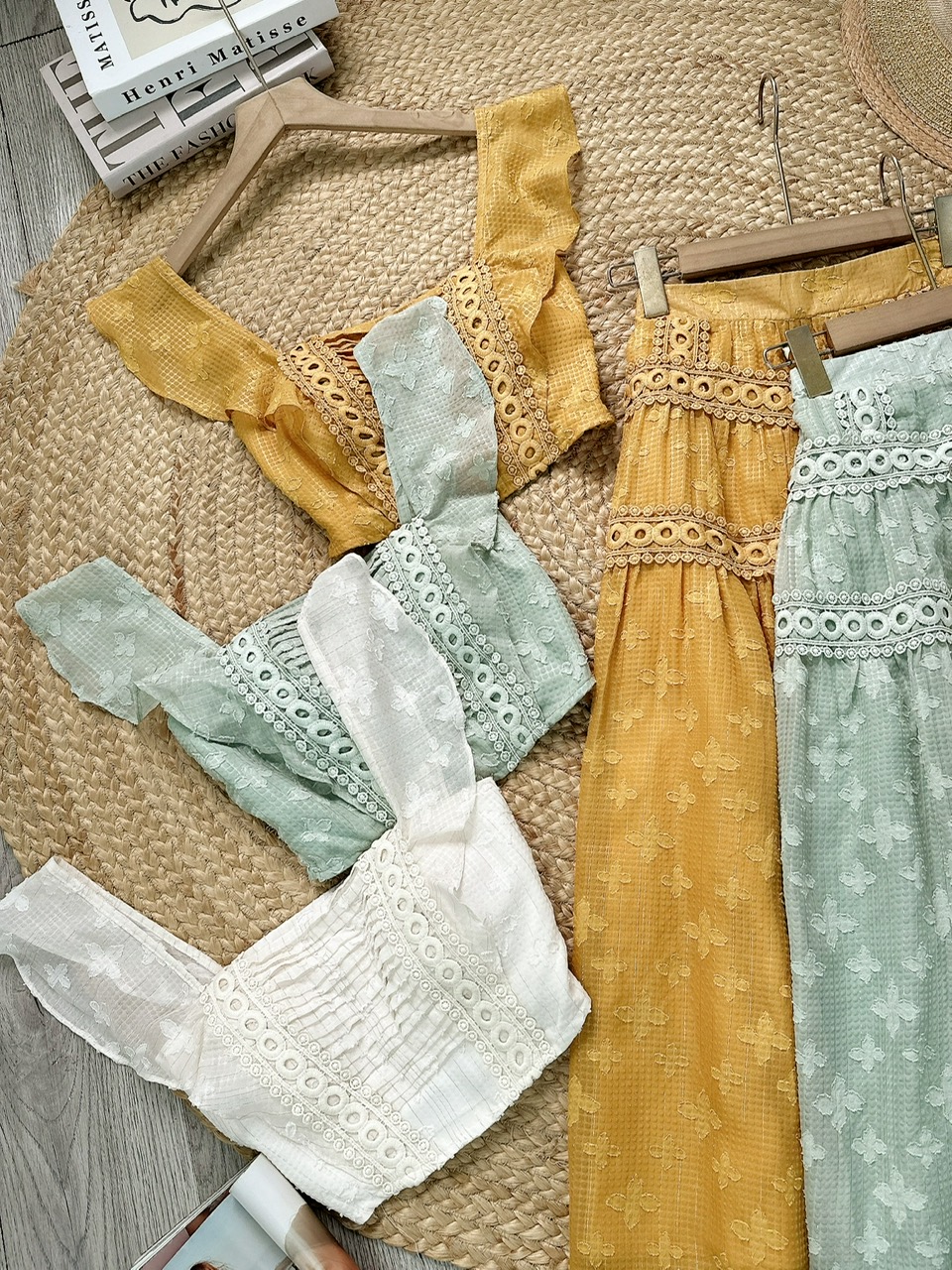 Set Bộ Nữ Áo Ren Mix Chân Váy Dáng Dài Xòe Chất Tơ Ép Hoa Phối Ren Đi Biển MIMIX - FM3