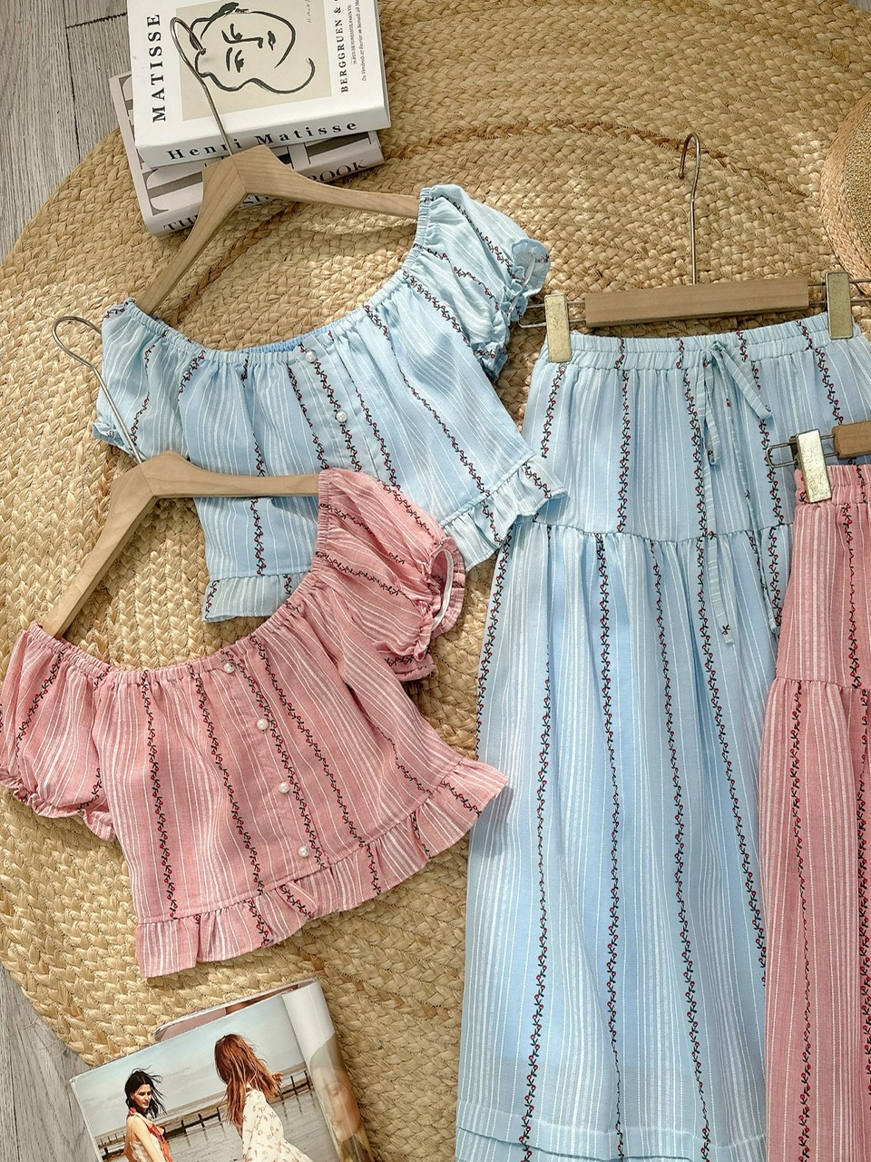 Set Bộ Nữ Áo Lai Bèo Sọc Hoa Mix Chân Váy Dáng Dài Xòe Chất Cotton Thêu MIMIX - FM4