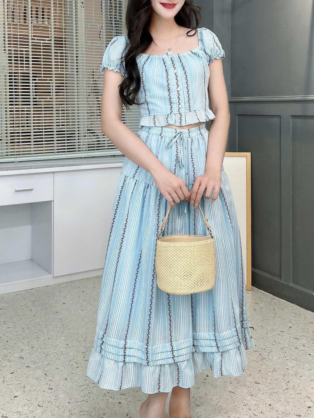 Set Bộ Nữ Áo Lai Bèo Sọc Hoa Mix Chân Váy Dáng Dài Xòe Chất Cotton Thêu MIMIX - FM4