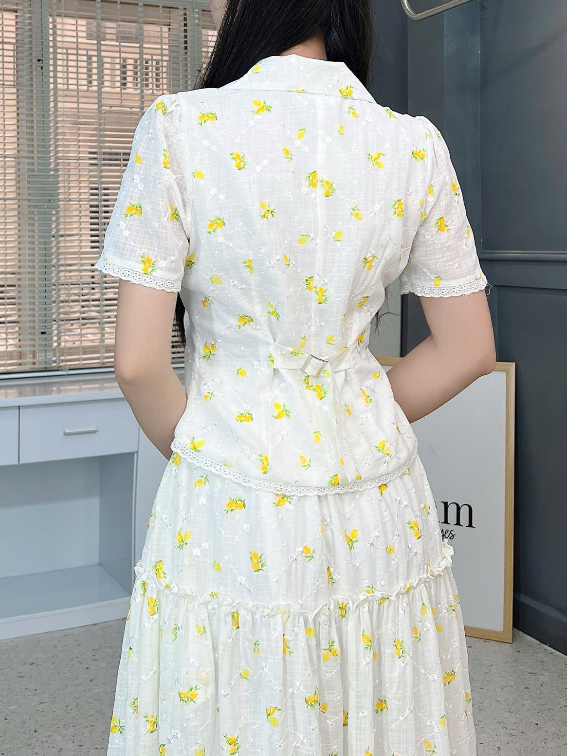 Set Váy Nữ Áo Cổ Vest Viền Ren Mix Chân Váy Trơn Chất Liệu Cotton Thêu Đi Biển MIMIX - FM5