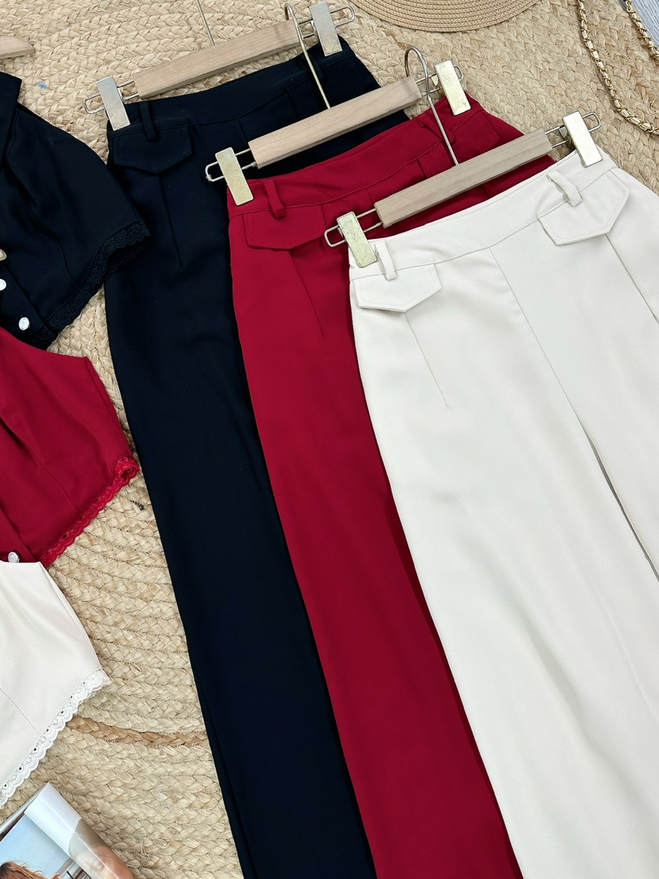 Set Bộ Nữ Áo Vest Sát Nách Lai Viền Ren Mix Quần Dáng Dài Chất Trượt Chéo Công Sở MIMIX - FM6