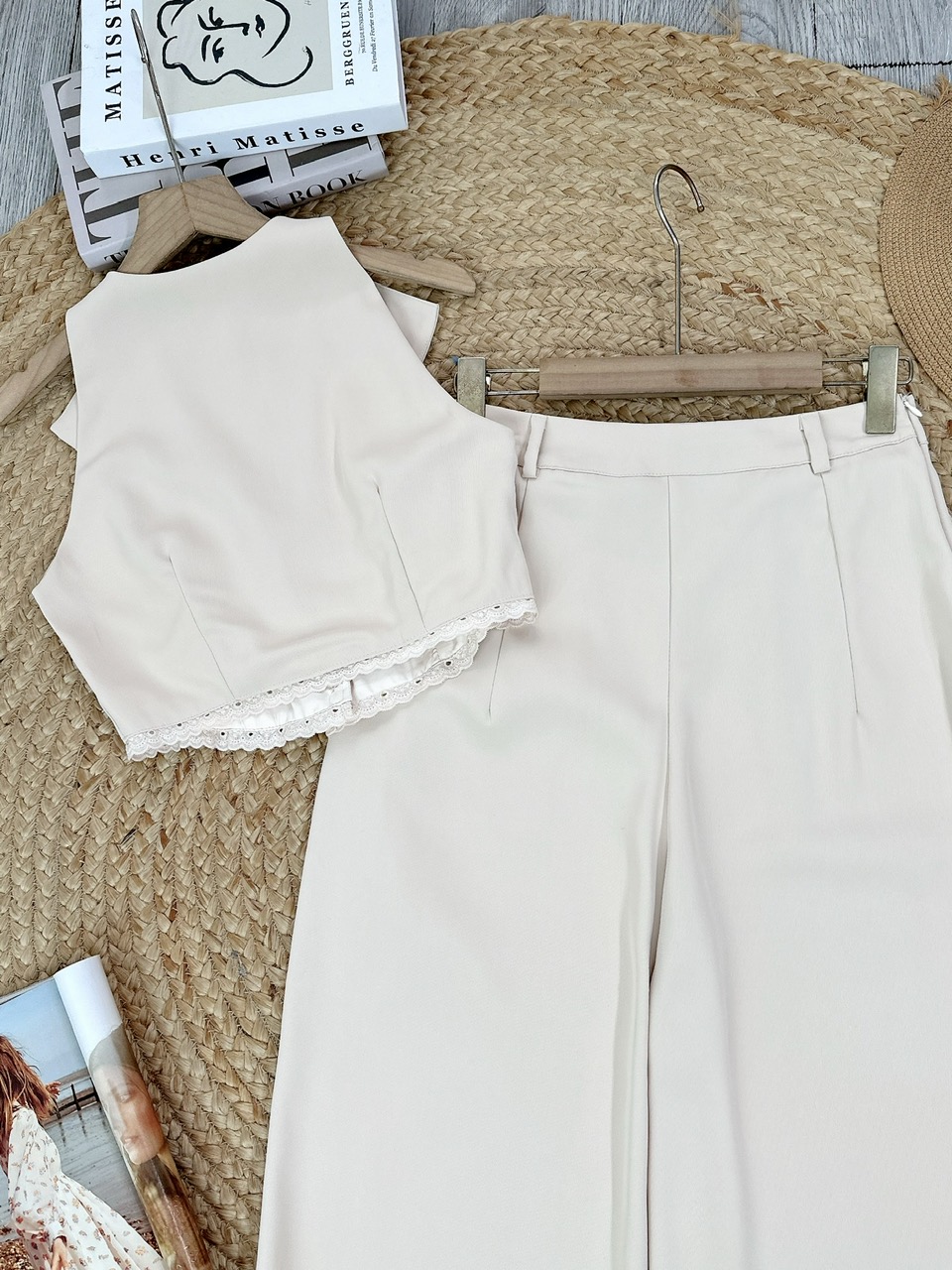 Set Bộ Nữ Áo Vest Sát Nách Lai Viền Ren Mix Quần Dáng Dài Chất Trượt Chéo Công Sở MIMIX - FM6