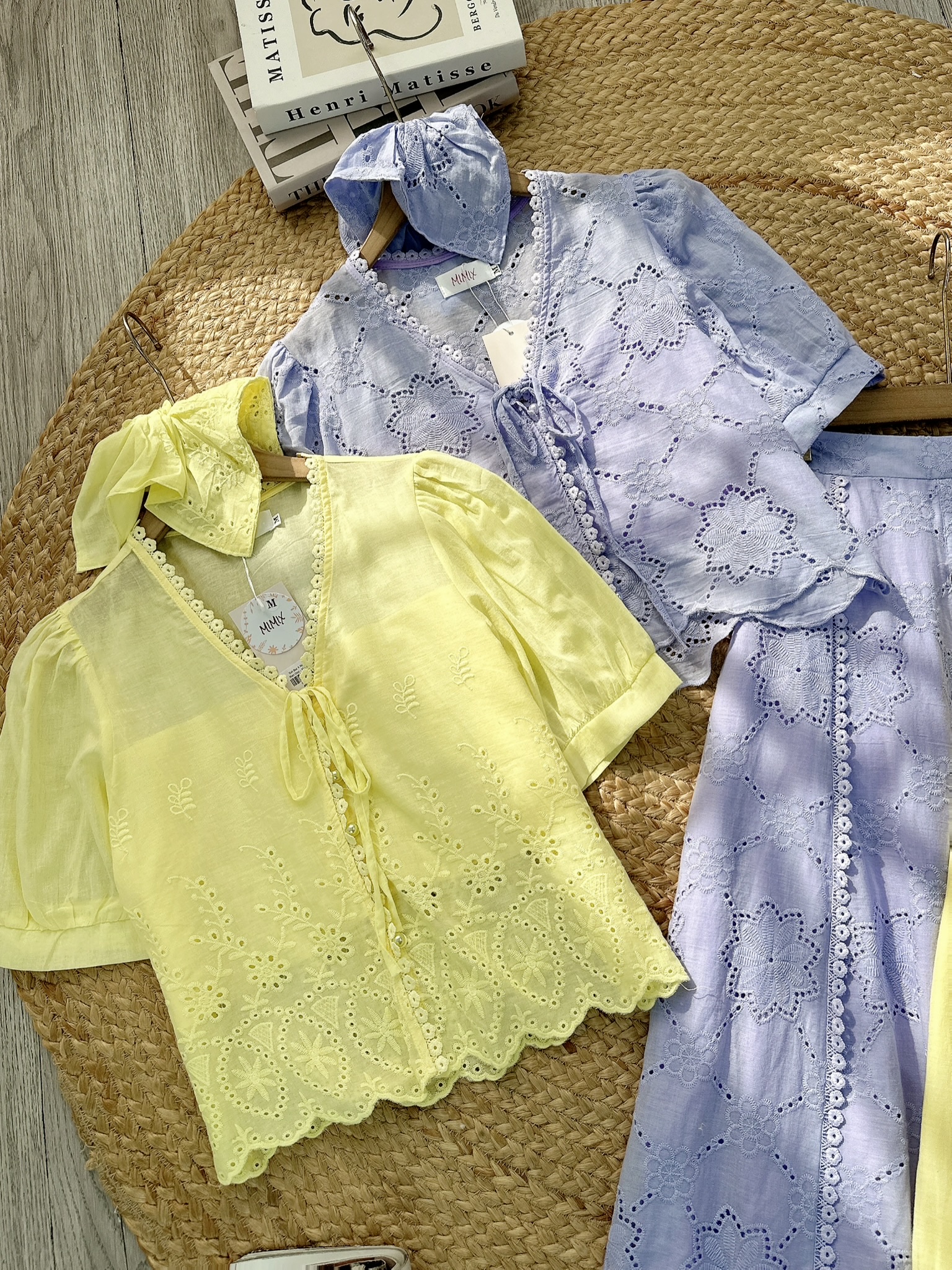 Set Váy Nữ Áo Nơ Mix Chân Váy Viền Ren Dọc Chất Boi Thêu Đi Du Lịch MIMIX - FM7