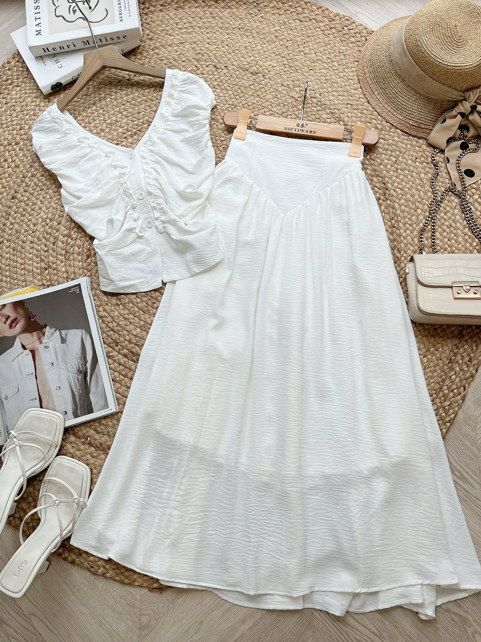 FQ5-Set Áo Cổ V Kèm Hoa Mix Chân Váy Dài MIMIX