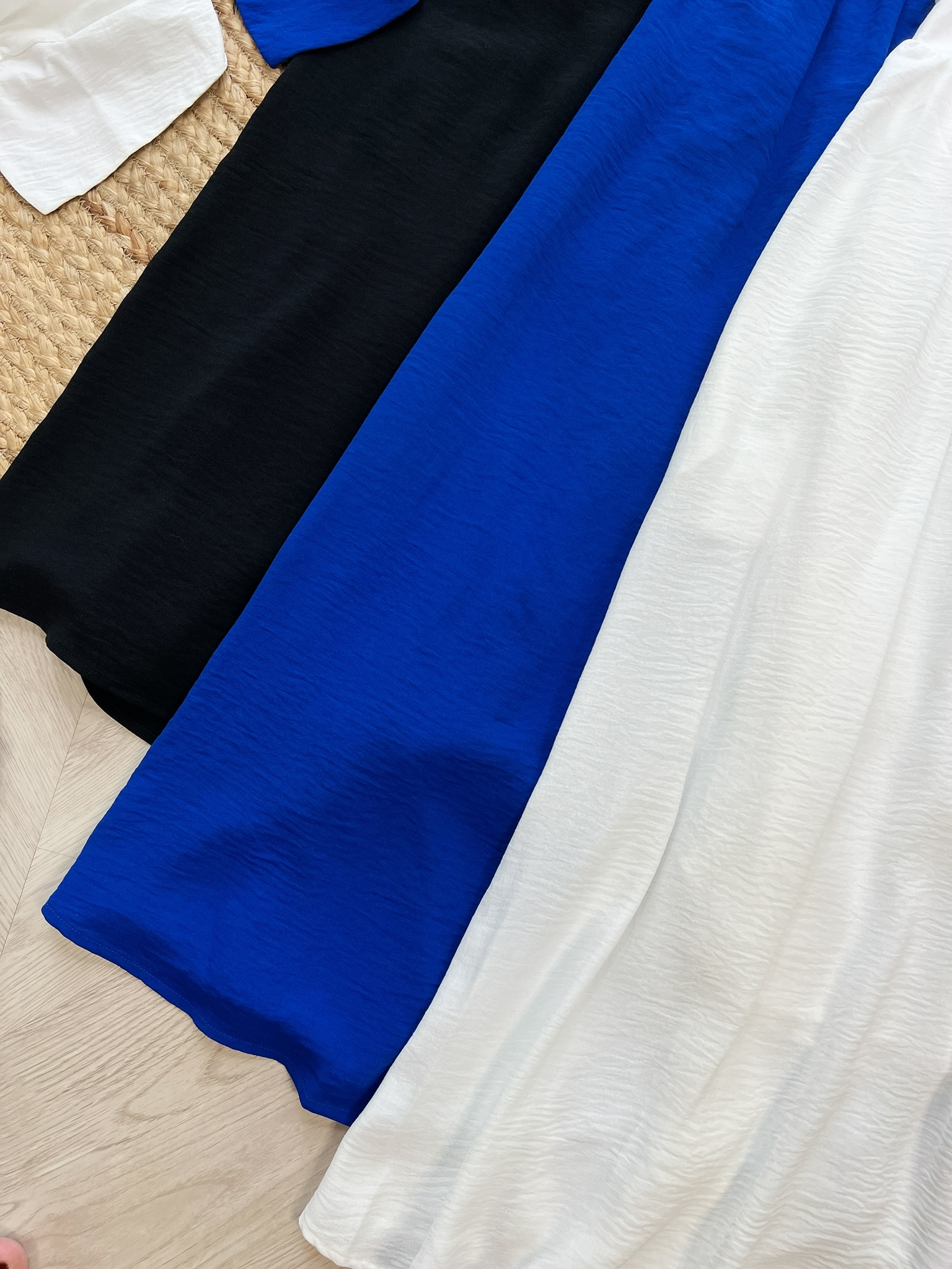 FQ5-Set Áo Cổ V Kèm Hoa Mix Chân Váy Dài MIMIX