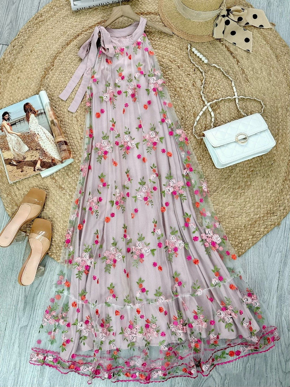 Váy Maxi Thêu Hoa Cổ Yếm Dáng Dài Xòe Chất Lưới Thêu Hoa Đi Biển MIMIX - EY1