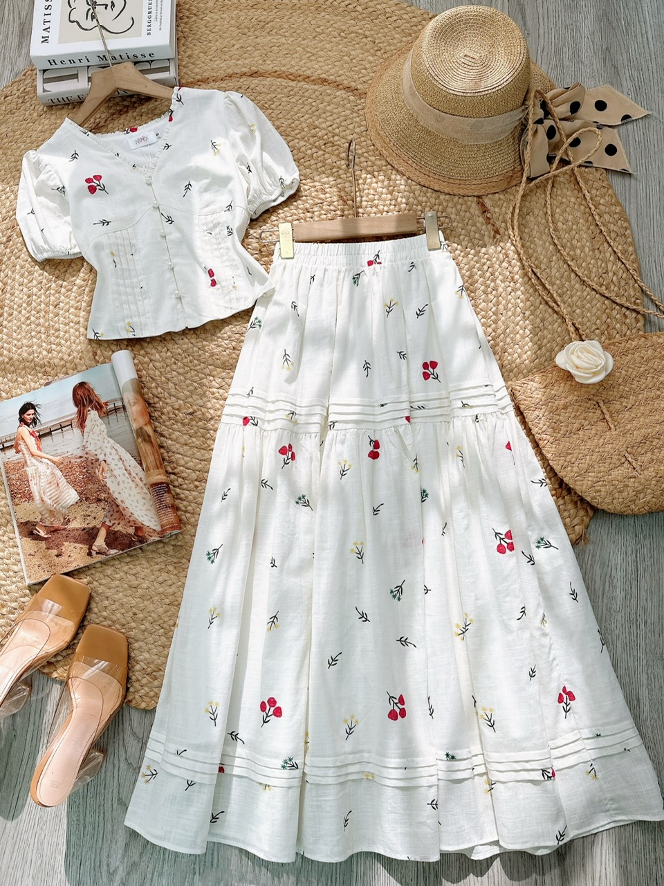 Set Váy Nữ Áo Cổ Tim Phối Nút Ngọc Mix Chân Váy Dáng Dài Xòe Đi Biển Chất Linen Sướt MIMIX - FI7
