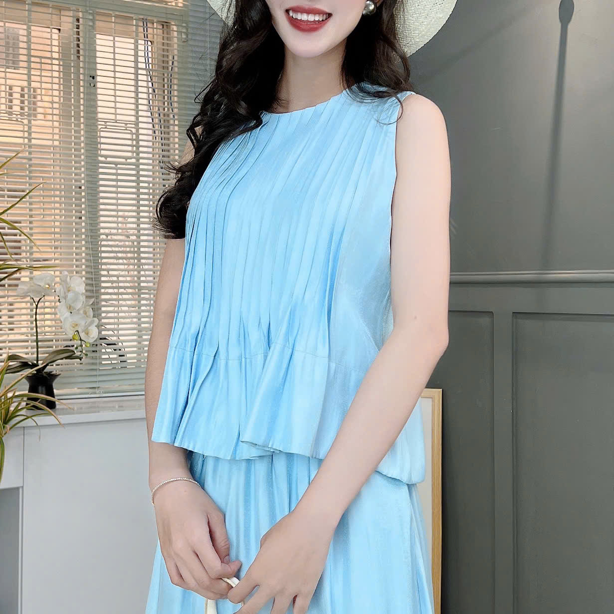 Set Bộ Váy Dáng Dài Trơn Và Áo Xếp Ly Chất Lụa Xà Cừ Đi Du Lịch MIMIX - FE7