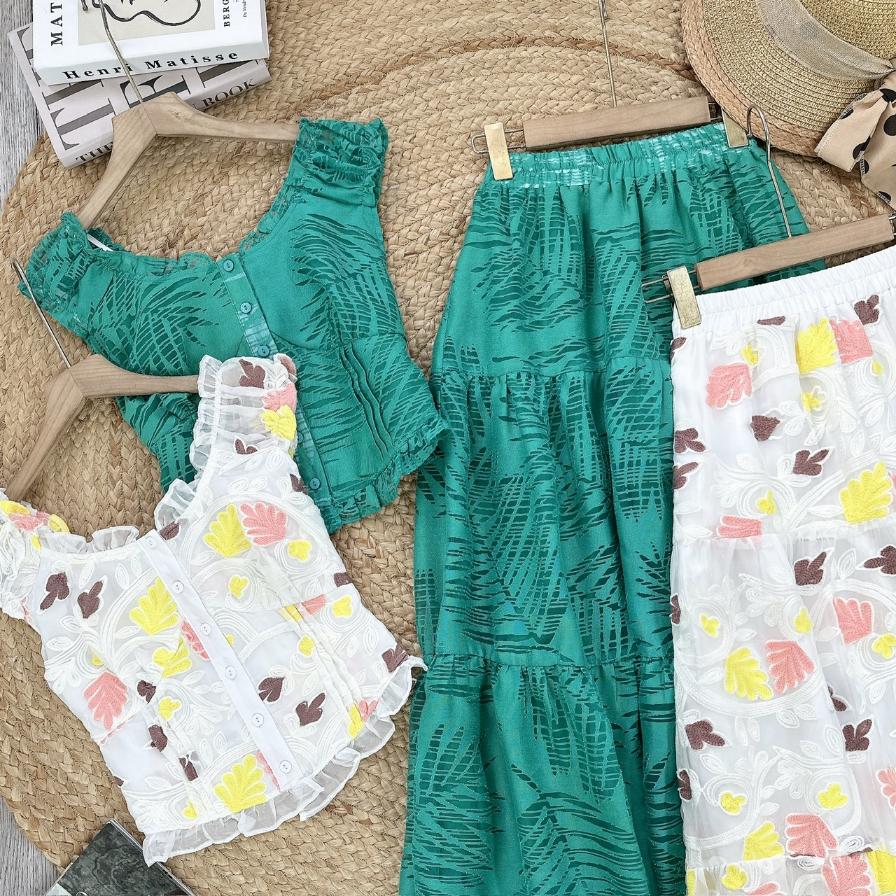 Set Váy Nữ Áo Lưng Bo Thun Mix Chân Váy Hoa Dáng Dài Chất Linen Ướt Đi Biển MIMIX - EW8