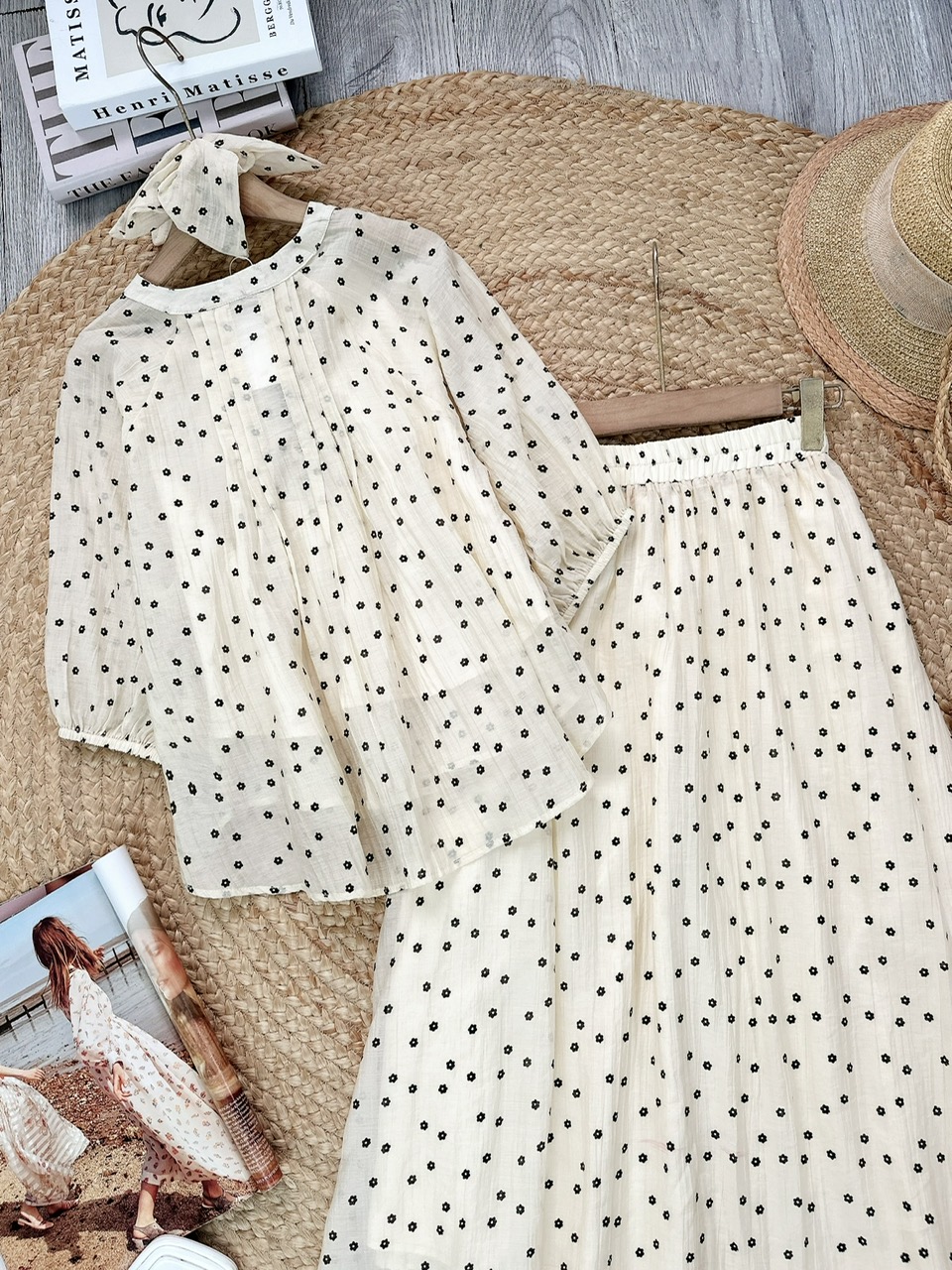 Set Váy Nữ Áo Tay Bo Rút Phối Nơ Và Chân Váy Dáng Dài Chất Tơ Dập In Hoa Đi Tiệc MIMIX - FJ8