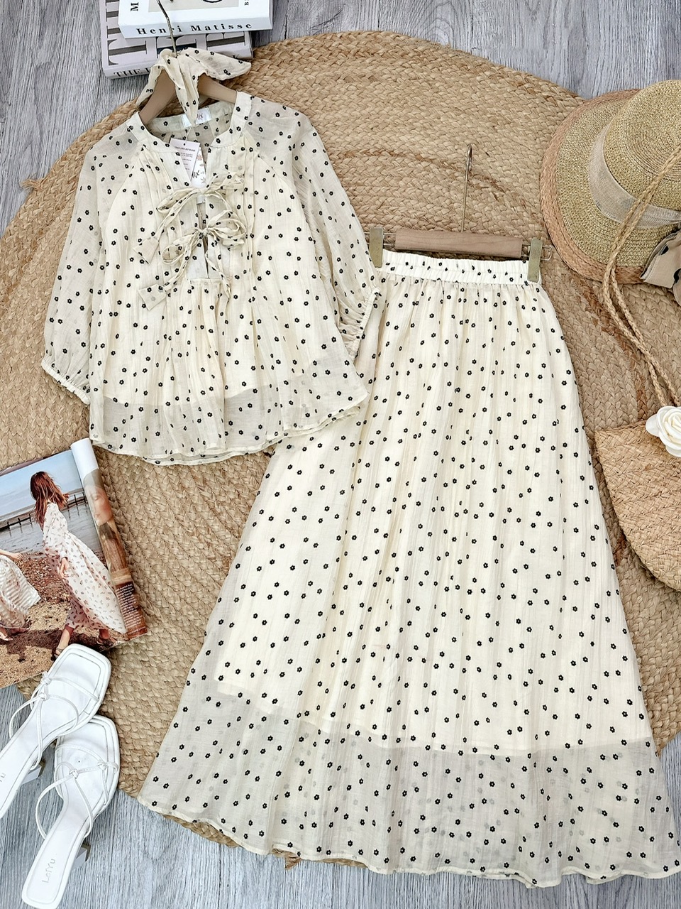 Set Váy Nữ Áo Tay Bo Rút Phối Nơ Và Chân Váy Dáng Dài Chất Tơ Dập In Hoa Đi Tiệc MIMIX - FJ8