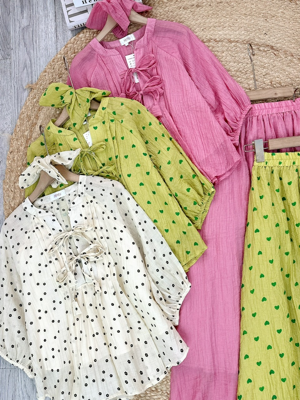 Set Váy Nữ Áo Tay Bo Rút Phối Nơ Và Chân Váy Dáng Dài Chất Tơ Dập In Hoa Đi Tiệc MIMIX - FJ8