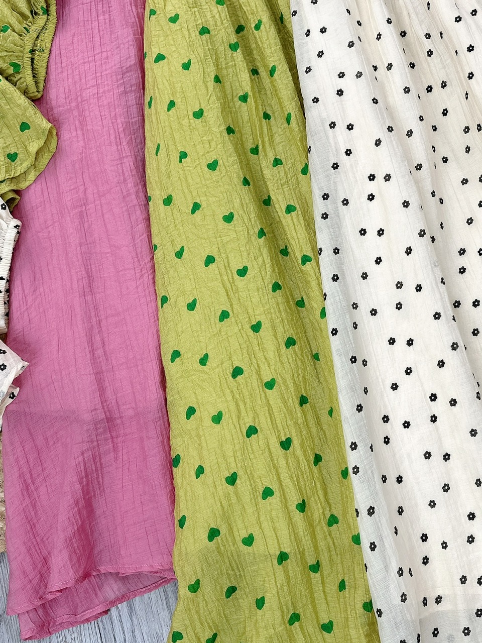 Set Váy Nữ Áo Tay Bo Rút Phối Nơ Và Chân Váy Dáng Dài Chất Tơ Dập In Hoa Đi Tiệc MIMIX - FJ8