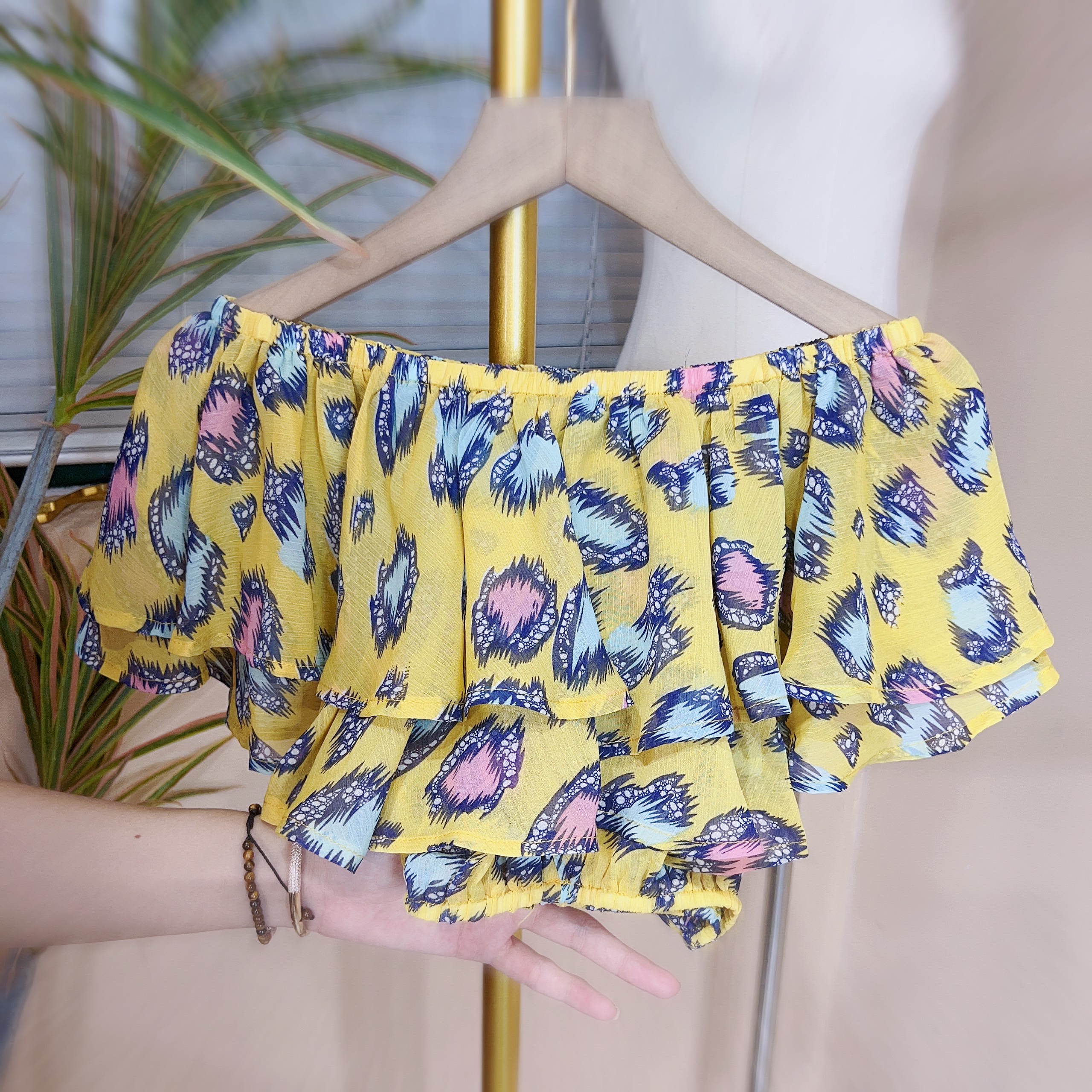 Áo Croptop Trễ Vai Xòe Tầng Họa Tiết Hoa Nhí Chất Voan Cát Đi Du Lịch MIMIX - DE0