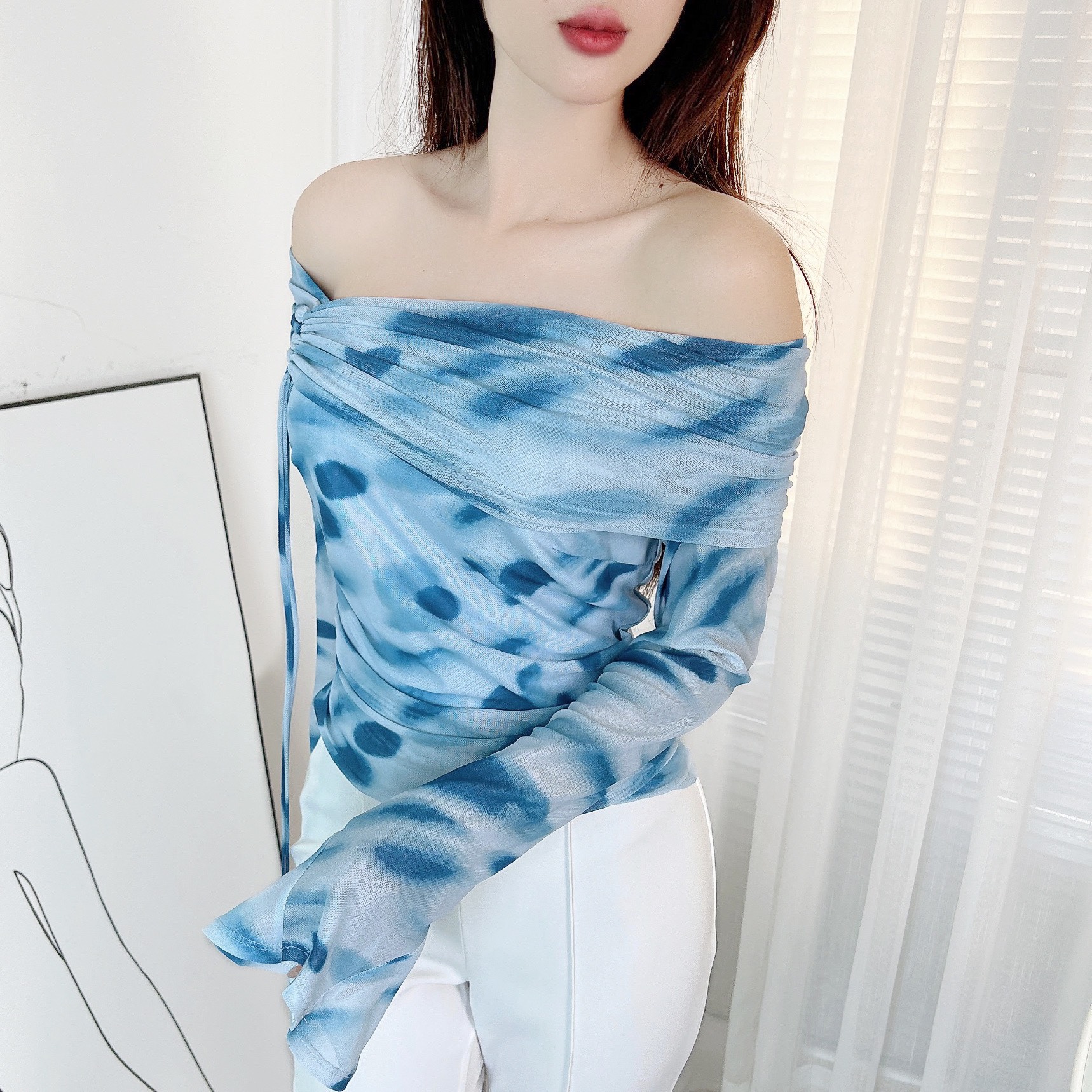 Áo Kiểu Nữ Tà Nhọn In Họa Tiết Trễ Vai Tay Dài Phối Rút Dây Chất Lưới In Hoa Lưới Ép Nhung Đi Du Lịch MIMIX - EE3