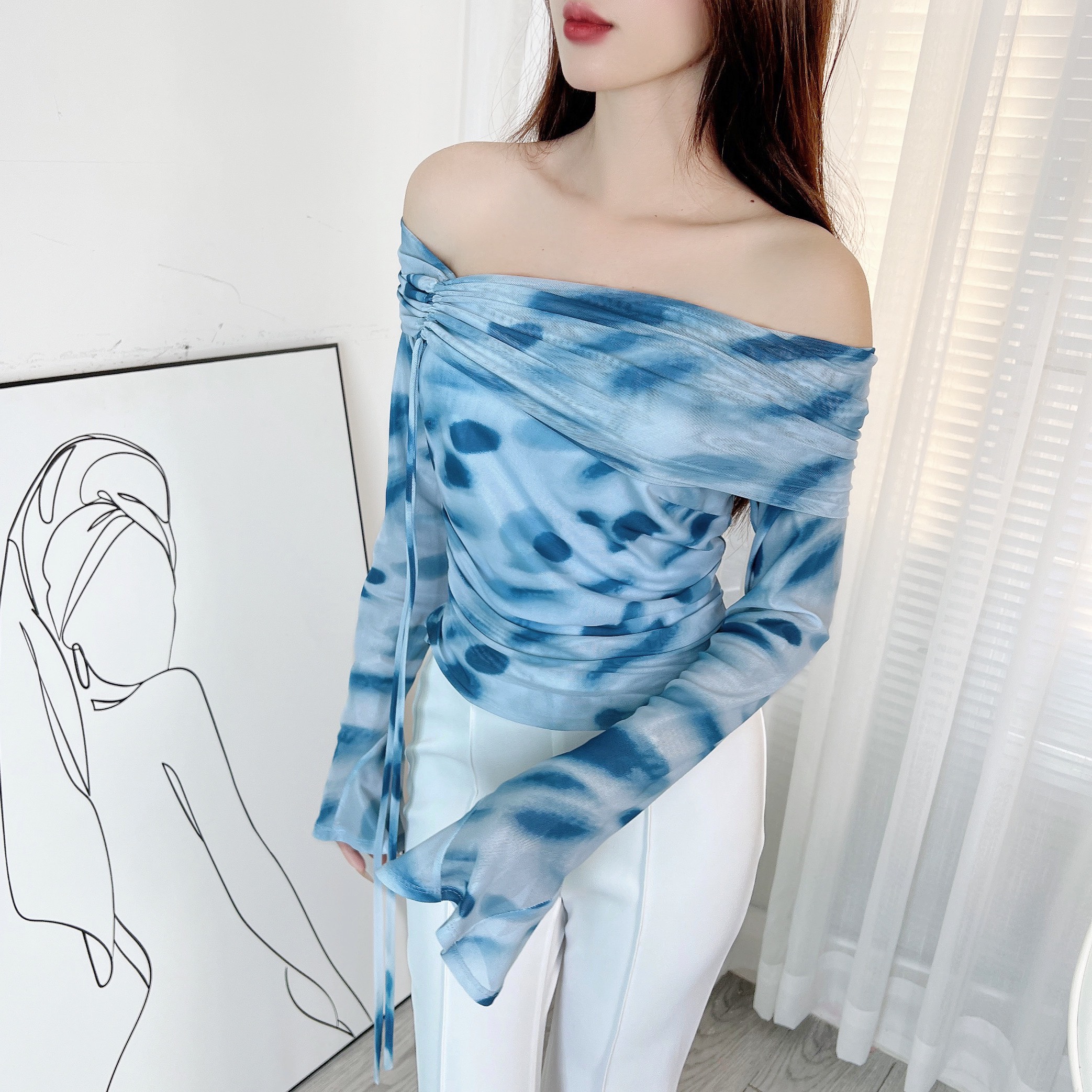Áo Kiểu Nữ Tà Nhọn In Họa Tiết Trễ Vai Tay Dài Phối Rút Dây Chất Lưới In Hoa Lưới Ép Nhung Đi Du Lịch MIMIX - EE3