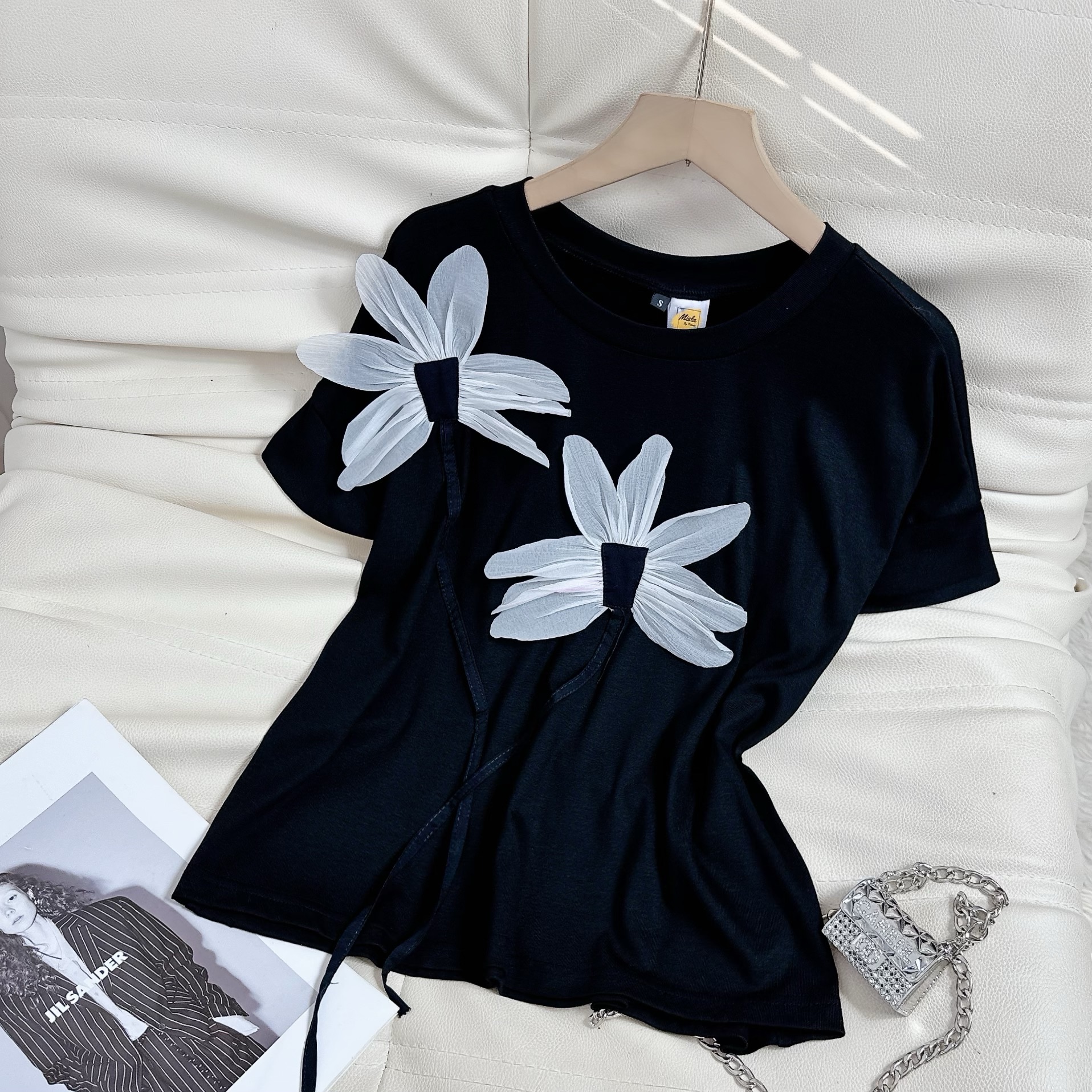 Áo Thun Nữ Cổ Tròn Đính Hoa 4 Màu Basic Chất Borip QC Đi Biển MIMIX - EH3