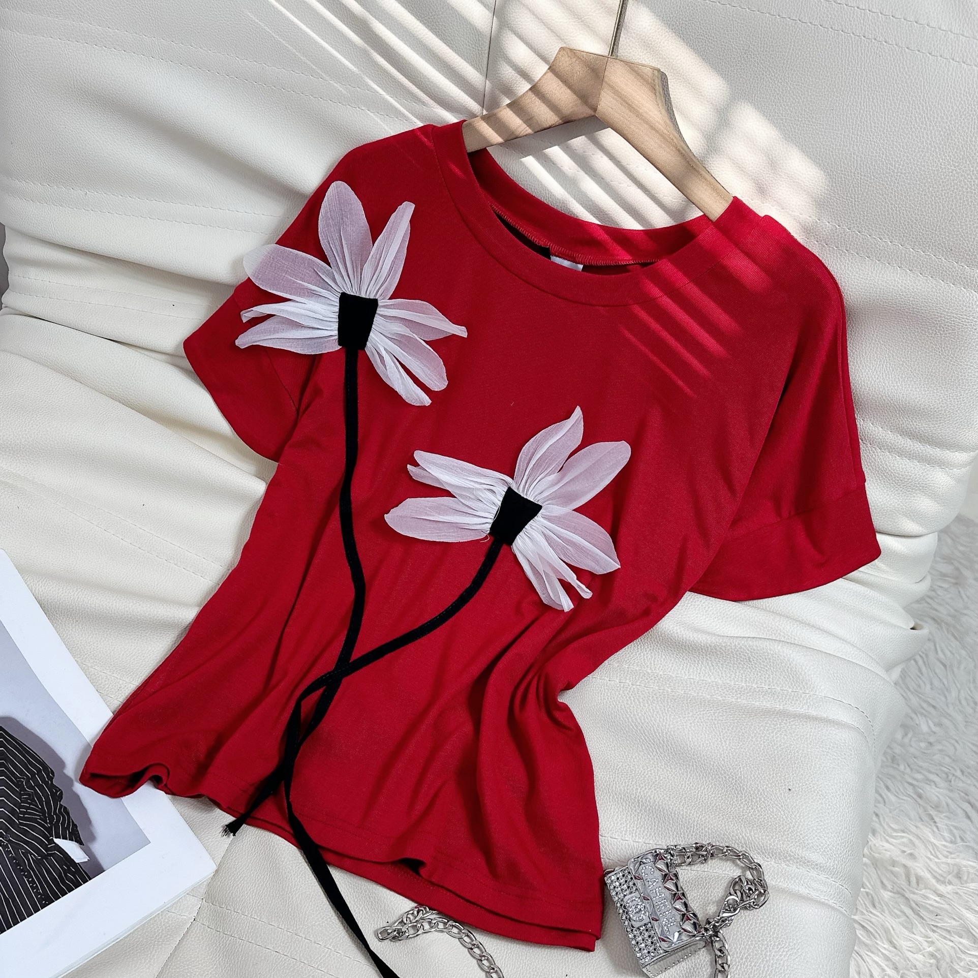 Áo Thun Nữ Cổ Tròn Đính Hoa 4 Màu Basic Chất Borip QC Đi Biển MIMIX - EH3