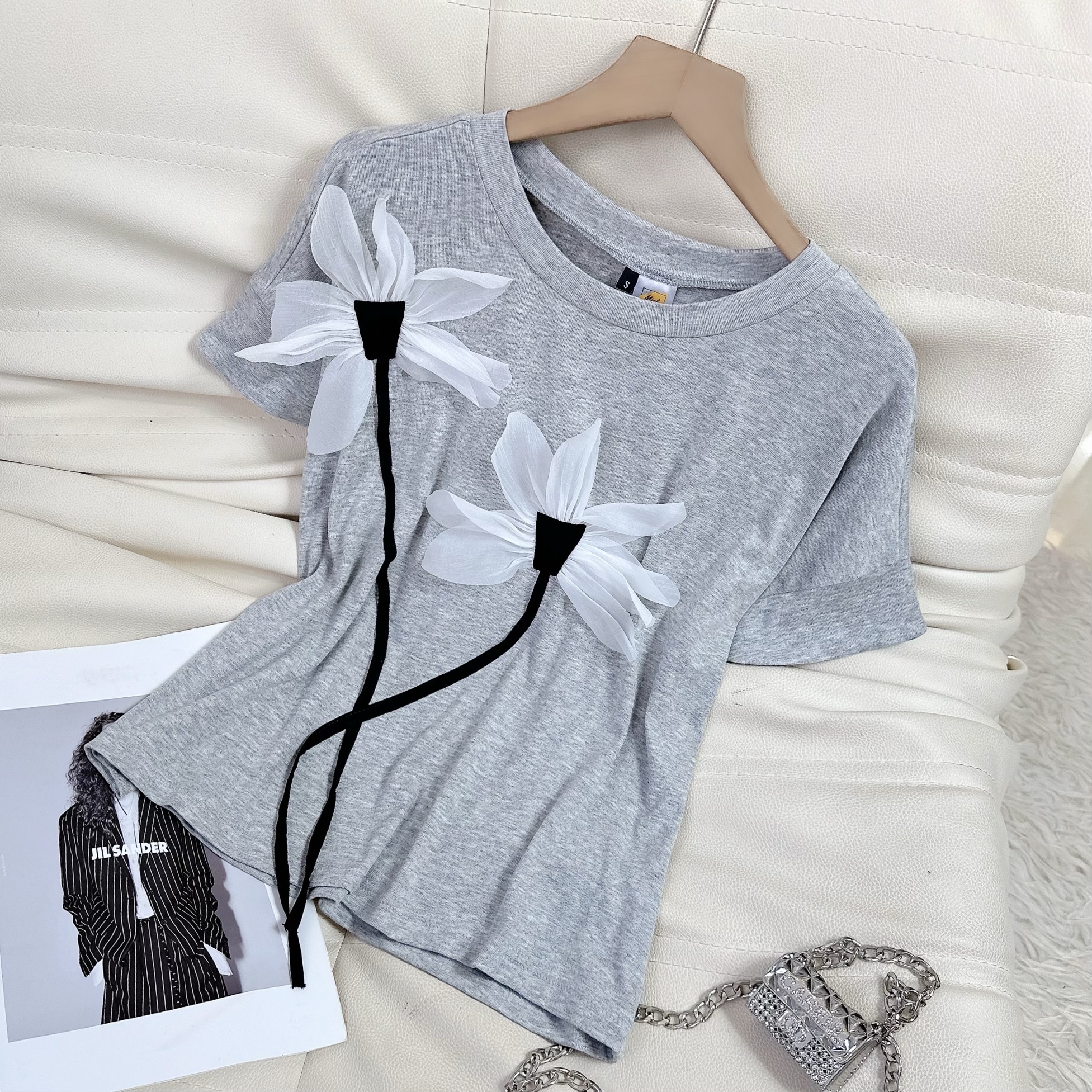 Áo Thun Nữ Cổ Tròn Đính Hoa 4 Màu Basic Chất Borip QC Đi Biển MIMIX - EH3