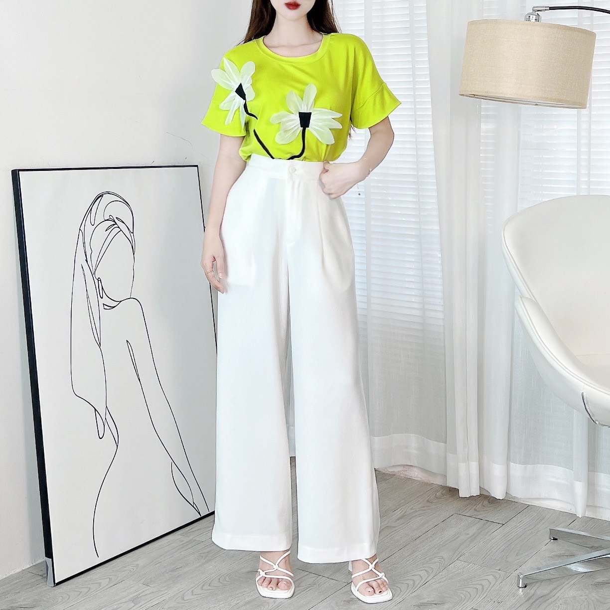 Áo Thun Nữ Cổ Tròn Đính Hoa 4 Màu Basic Chất Borip QC Đi Biển MIMIX - EH3