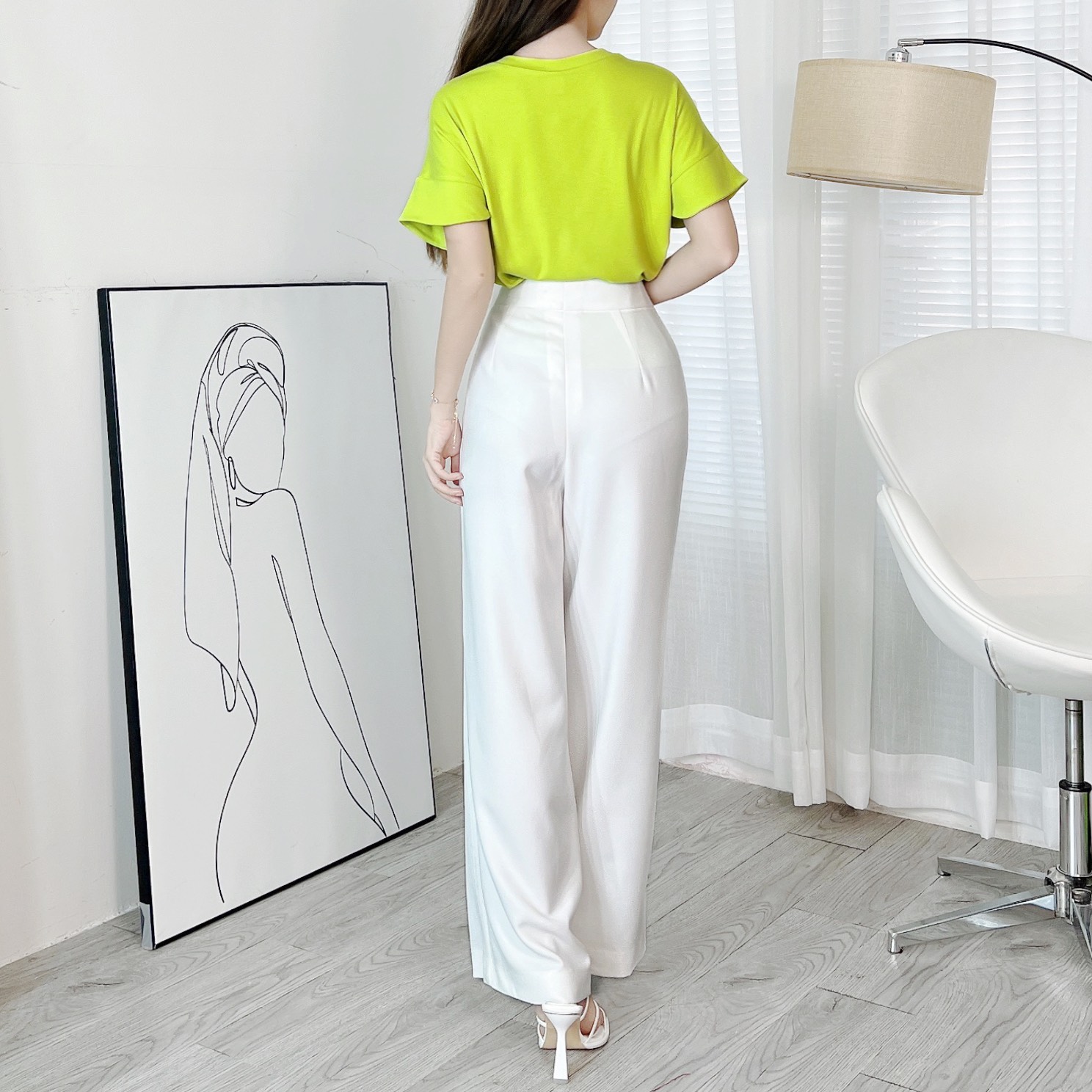 Áo Thun Nữ Cổ Tròn Đính Hoa 4 Màu Basic Chất Borip QC Đi Biển MIMIX - EH3