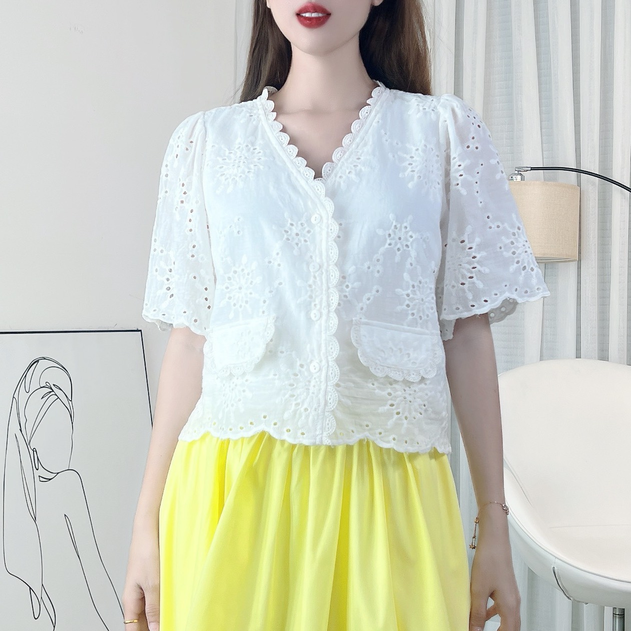 Áo Boi Thêu Dáng Baby Doll Cổ V Tay Ngắn Viền Ren Phối Túi Đi Biển Đi Dạo MIMIX - EJ3