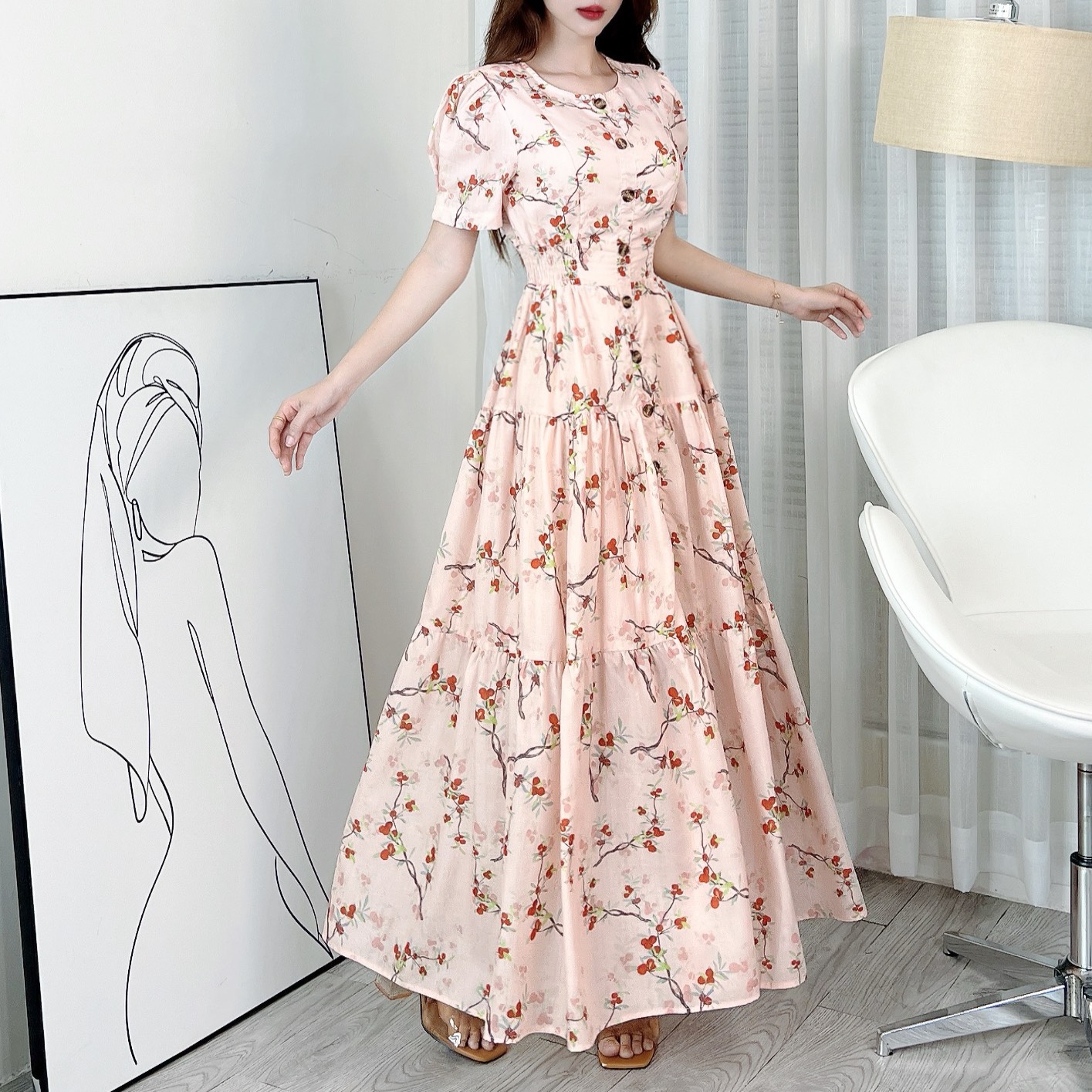Đầm Maxi Hoa Cổ Tròn Tay Ngắn Đính Nút Dáng Dài Xòe Phối Xẻ Tà Chất Tơ Đũi In Hoa Đi Tiệc MIMIX - EL0