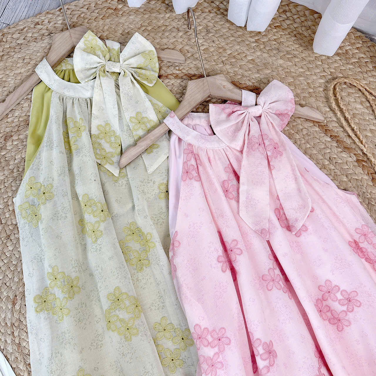 Đầm Maxi Yếm Nữ Thêu Hoa Chất Tơ Lụa Thêu Hoa 3D Đi Biển Đi Tiệc MIMIX - EM0
