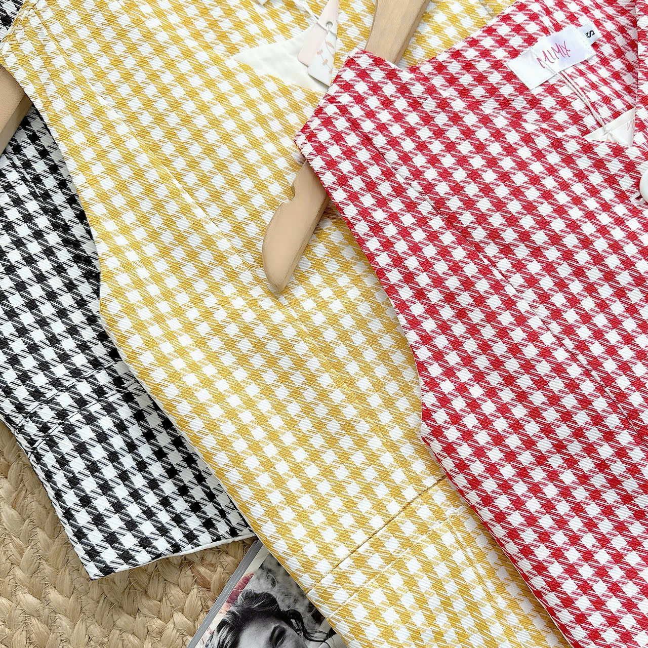 Áo Gile Caro Cổ Dạng Vest Phối Nút Chất Bố Lụa Công Sở MIMIX - EN1