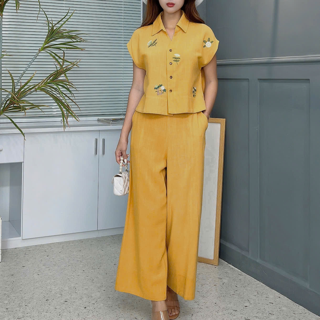 Set Áo Tay Ngắn Cổ Sơ Mi Thêu Hoa Mix Quần Dài Chất Linen Bamboo Thêu Đi Dạo Phố MIMIX - EW7