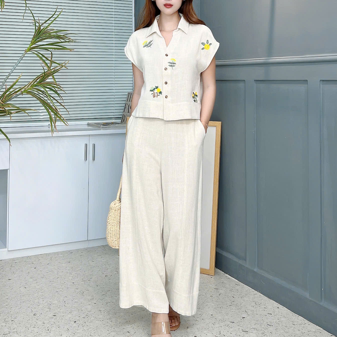Set Áo Tay Ngắn Cổ Sơ Mi Thêu Hoa Mix Quần Dài Chất Linen Bamboo Thêu Đi Dạo Phố MIMIX - EW7