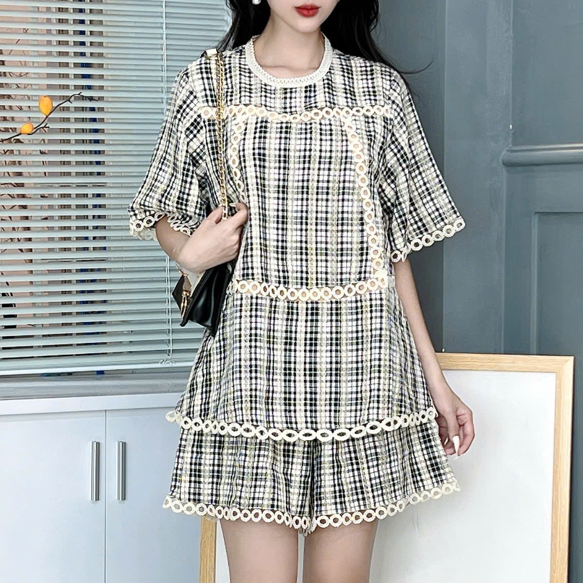 Set Short Caro Áo Viền Ren Tay Ngắn Mix Quần Ngắn Chất Cotton Kẻ Ép Chỉ Đi Dạo Phố MIMIX - FA1