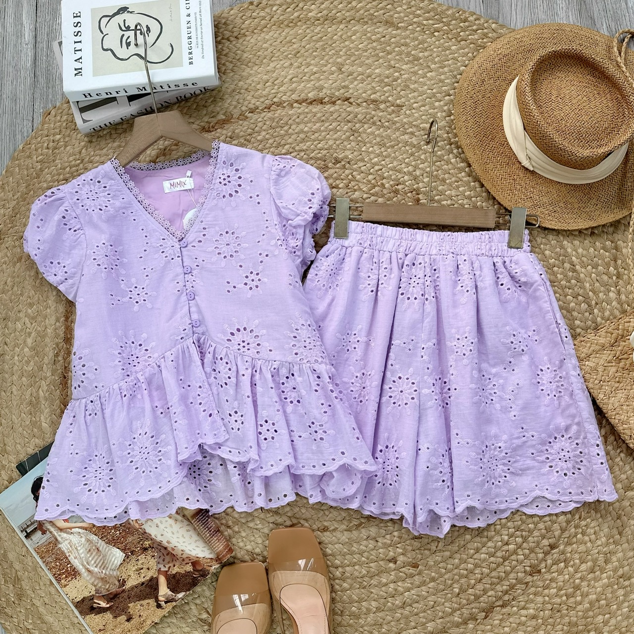 Set Short Áo Cổ V Viền Bèo Mix Quần Ngắn Chất Boi Thêu Đi Dạo Phố MIMIX - FA2