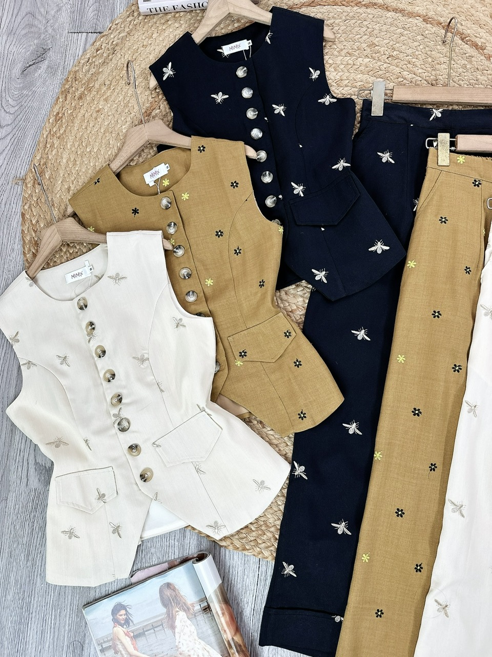 Set Bộ Áo Gile Cổ Tròn Thêu Hoa Mix Quần Dáng Dài Chất Chéo Hàn Thêu Công Sở MIMIX - FJ4
