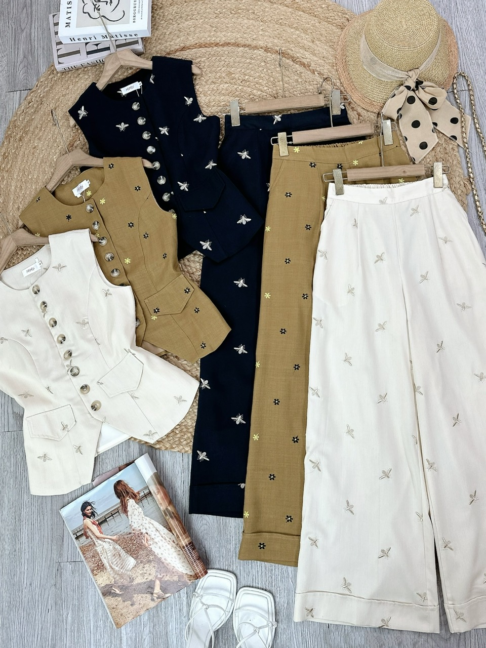 Set Bộ Áo Gile Cổ Tròn Thêu Hoa Mix Quần Dáng Dài Chất Chéo Hàn Thêu Công Sở MIMIX - FJ4