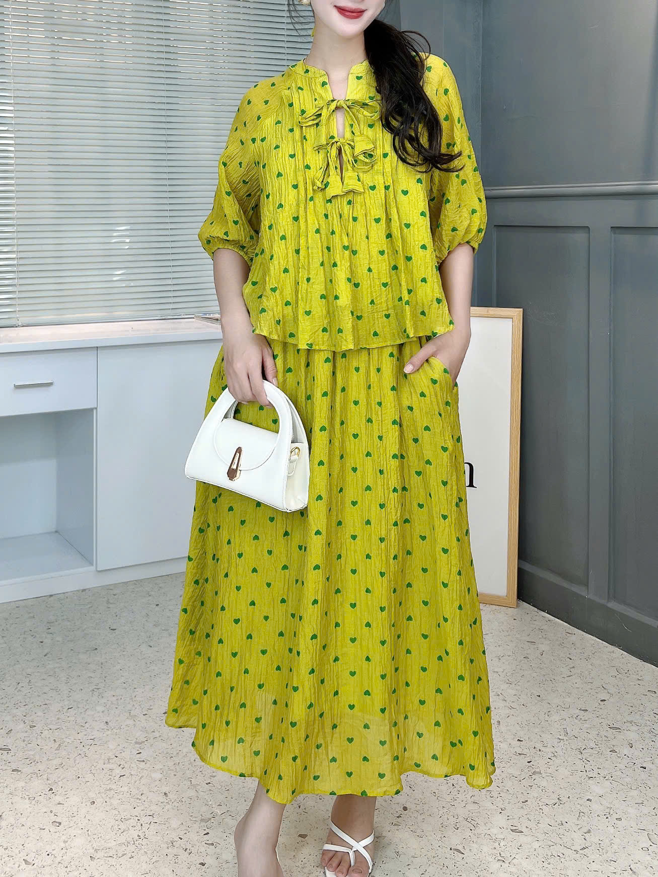 Set Váy Nữ Áo Tay Bo Rút Phối Nơ Và Chân Váy Dáng Dài Chất Tơ Dập In Hoa Đi Tiệc MIMIX - FJ8