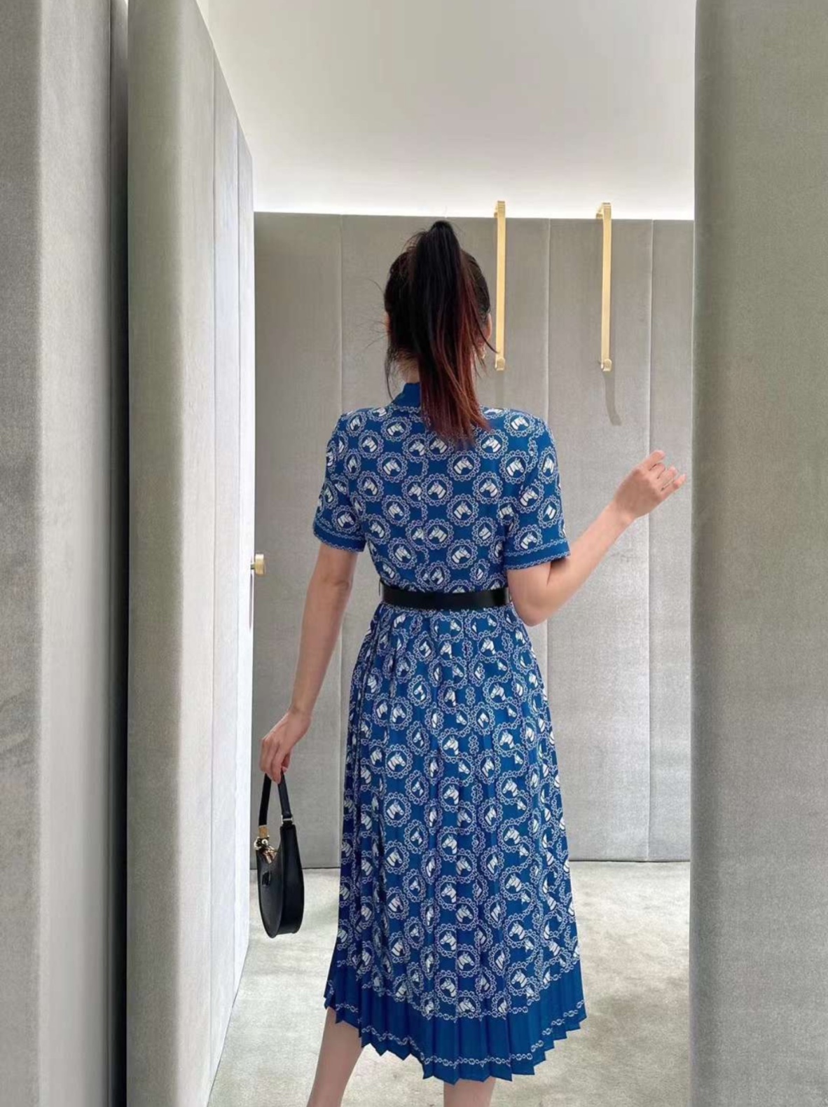Đầm Sen Bẻ Xếp Ly QC CC