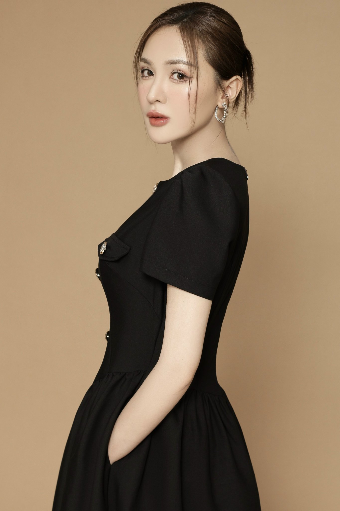 Đầm Xòe Cổ Tròn Phối Nắp Túi QC CC