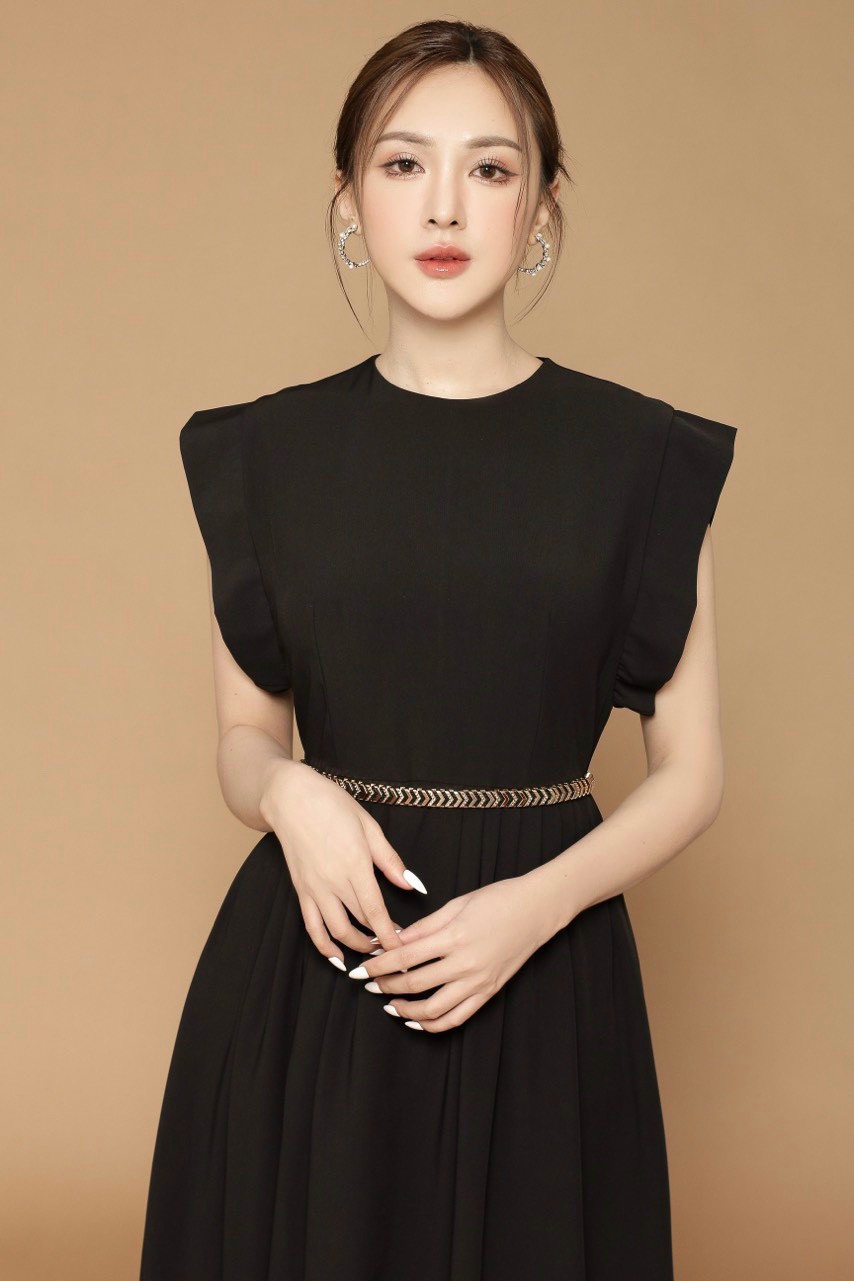 Đầm Qc Cổ Tròn Tay Bèo