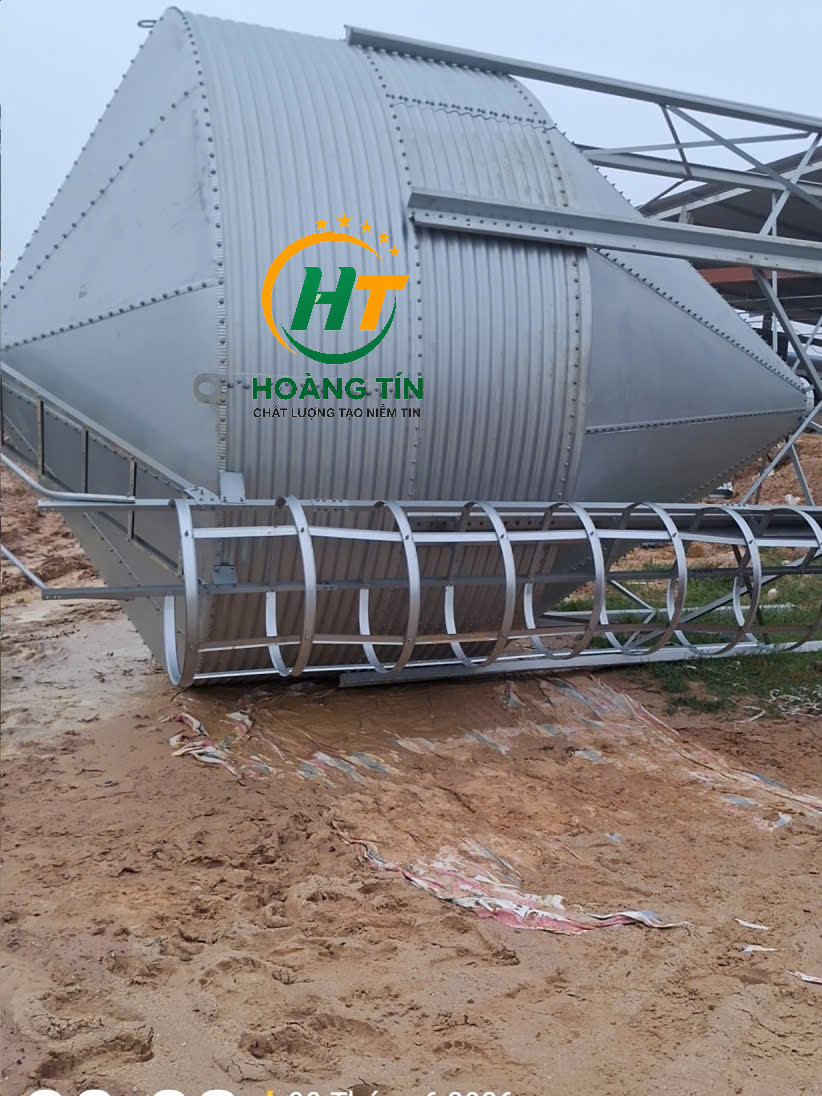Thi Công Bồn Silo Chứa Cám Cho Trại Heo Tây Ninh Ngày Mưa – Giải Pháp Tự Động Hóa Chăn Nuôi Hiện Đại